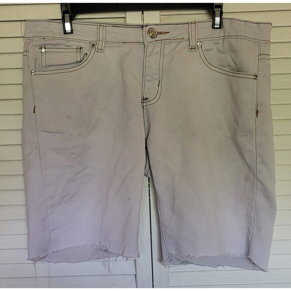White Bamboo Bermuda Shorts Ripped Denim Casual Fit Perfect for Spring & Summer - Picture 1 of 6